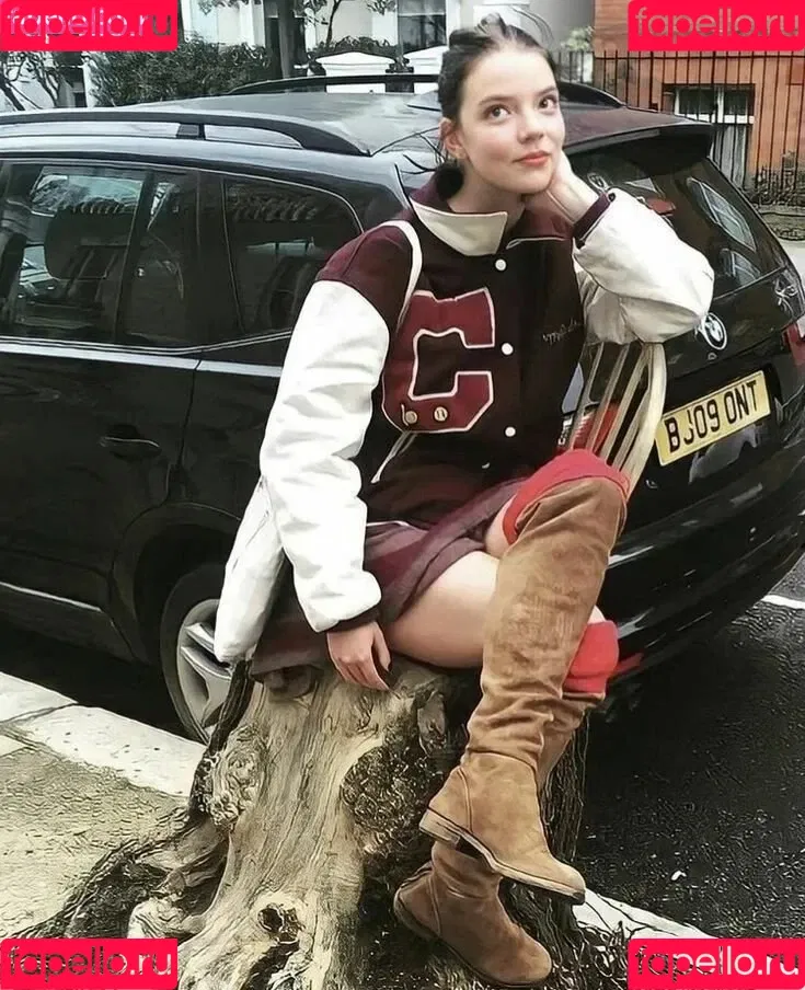Anya Taylor-Joy / anyataylorjoy / owlicats Onlyfans Photo Gallery 