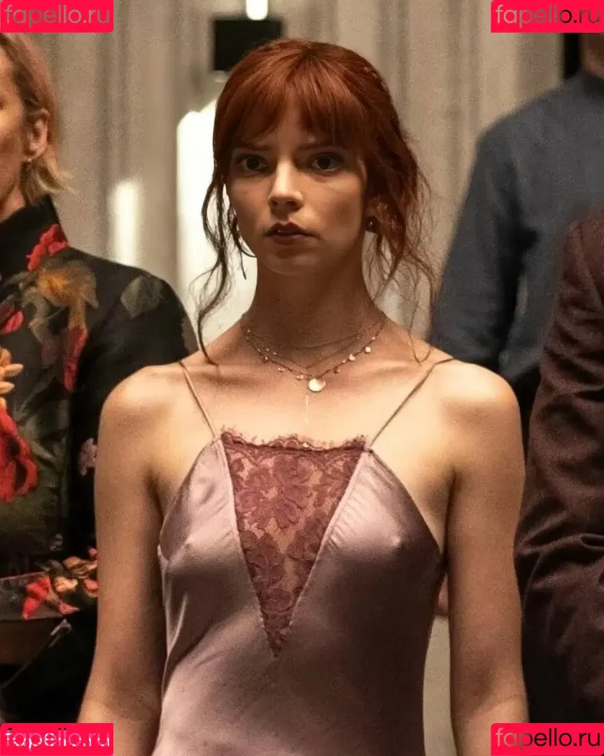 Anya Taylor-Joy / anyataylorjoy / owlicats Onlyfans Photo Gallery 