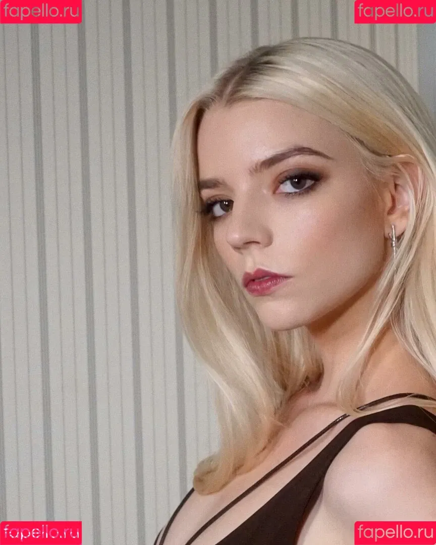 Anya Taylor-Joy / anyataylorjoy / owlicats Onlyfans Photo Gallery 