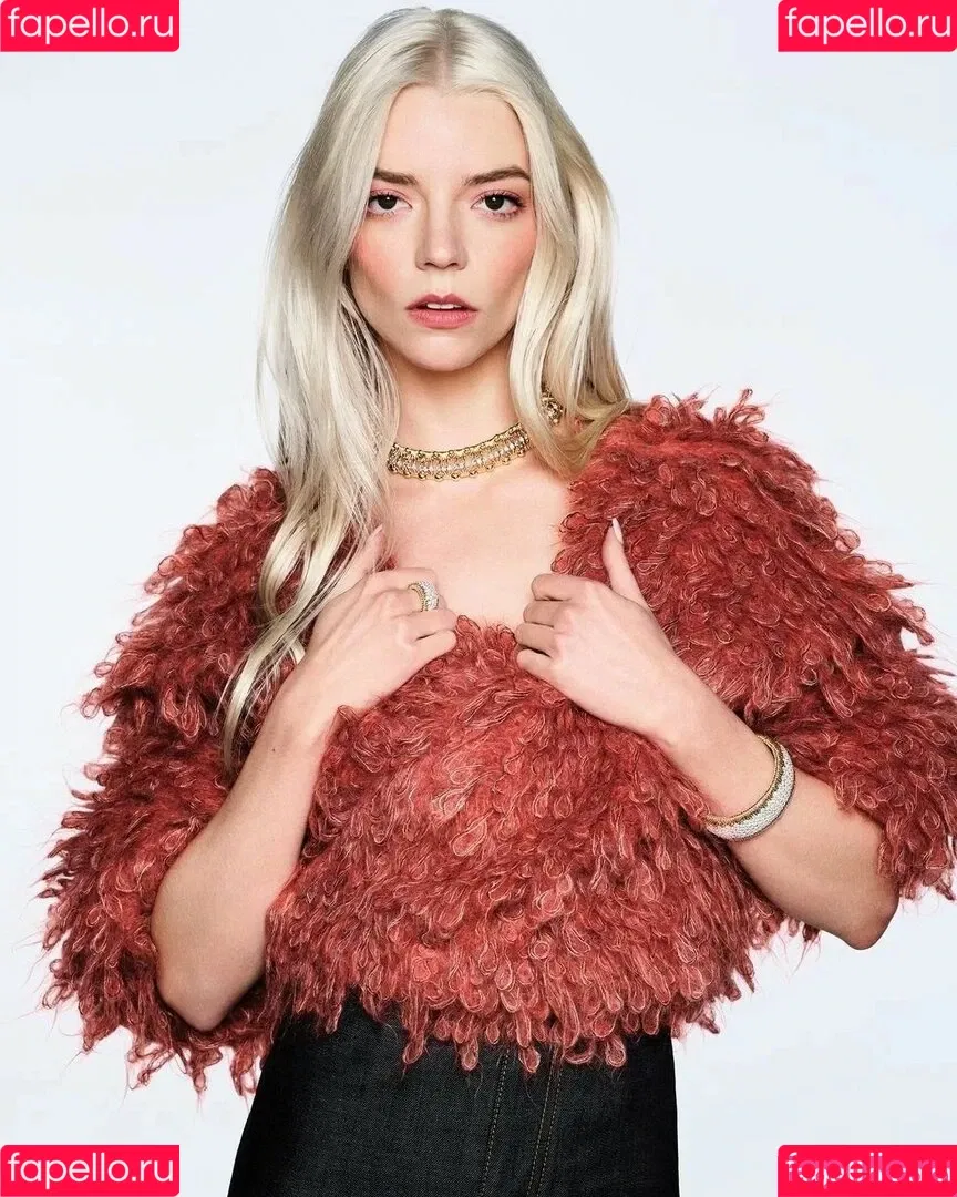 Anya Taylor-Joy / anyataylorjoy / owlicats Onlyfans Photo Gallery 