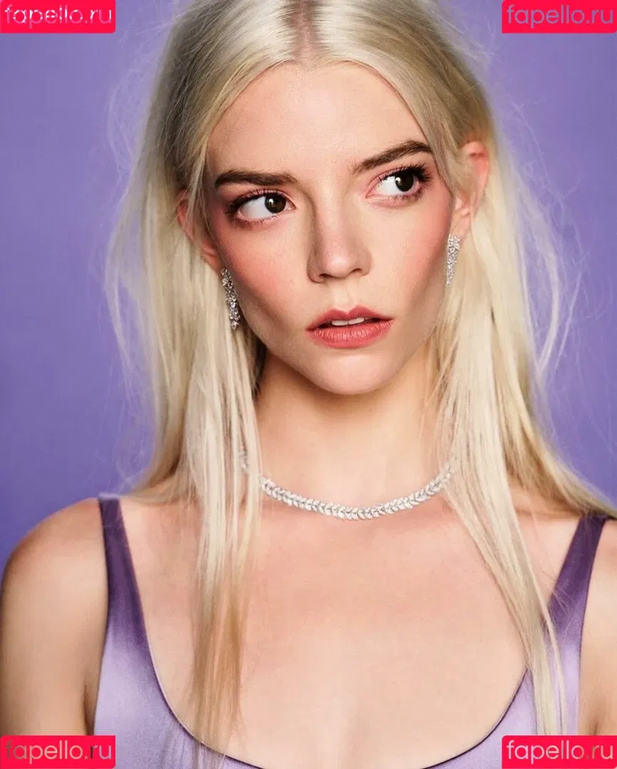 Anya Taylor-Joy / anyataylorjoy / owlicats Onlyfans Photo Gallery 