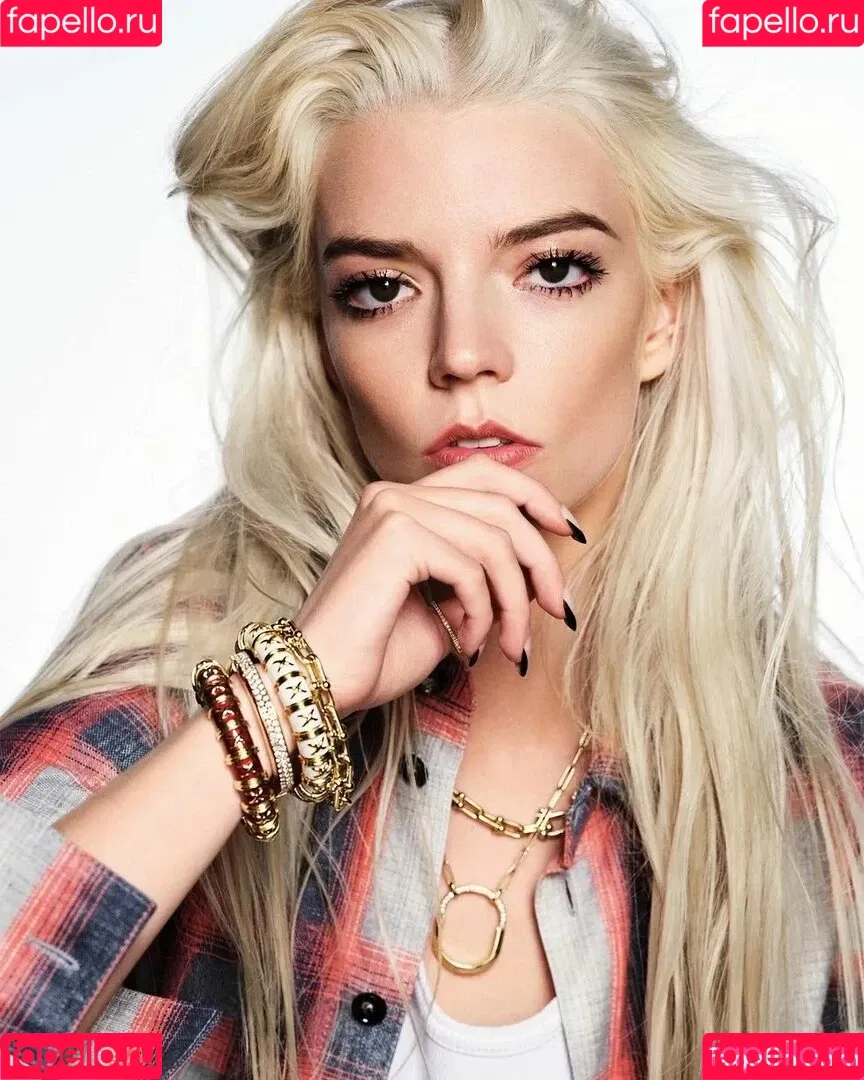 Anya Taylor-Joy / anyataylorjoy / owlicats Onlyfans Photo Gallery 