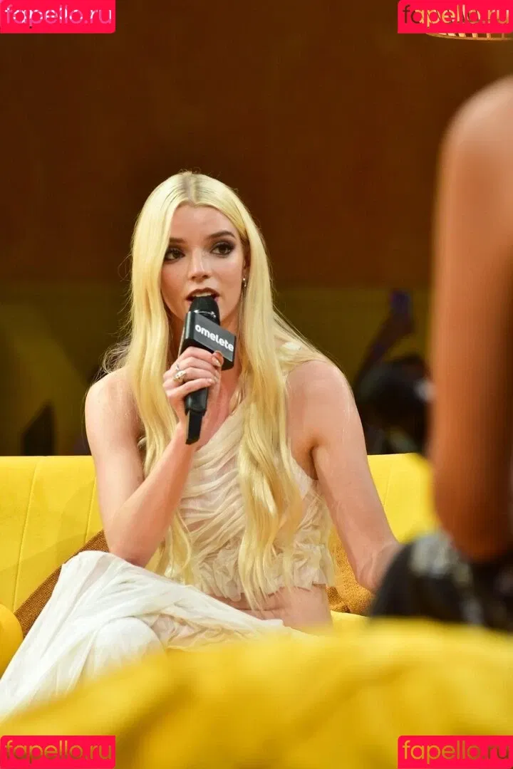 Anya Taylor-Joy / anyataylorjoy / owlicats Onlyfans Photo Gallery 