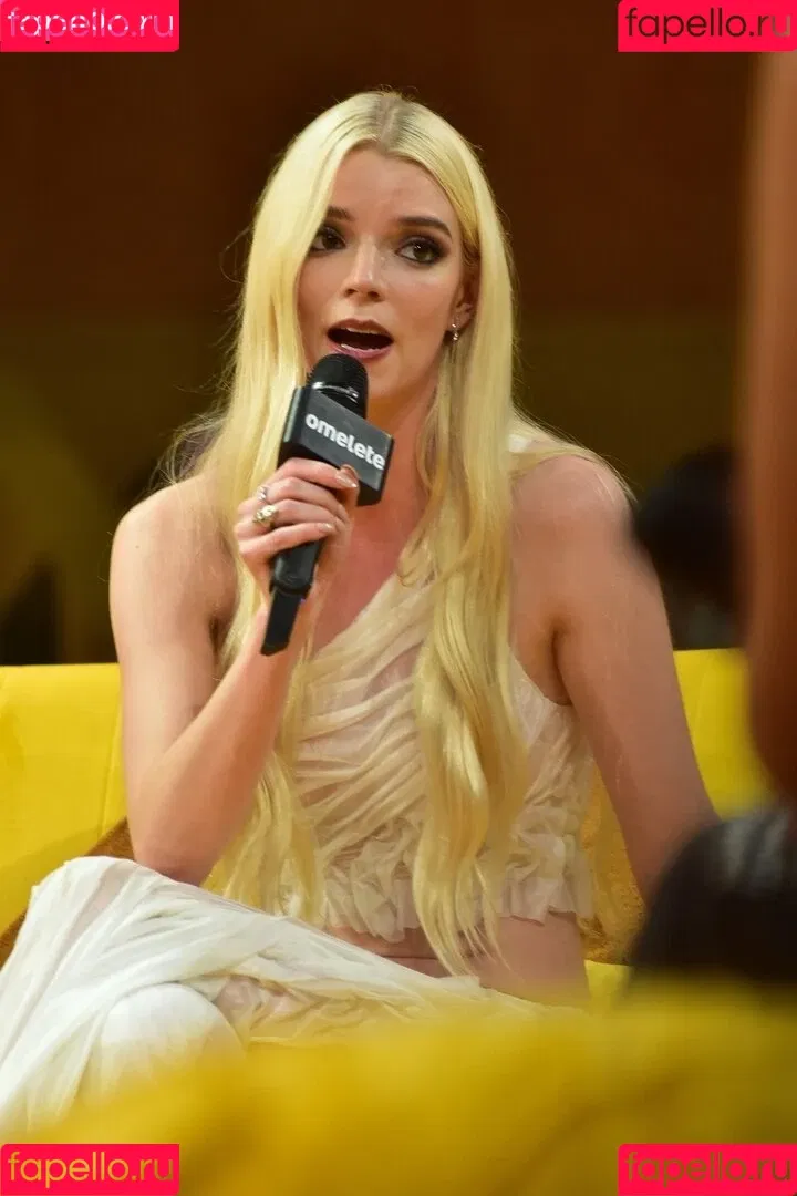 Anya Taylor-Joy / anyataylorjoy / owlicats Onlyfans Photo Gallery 