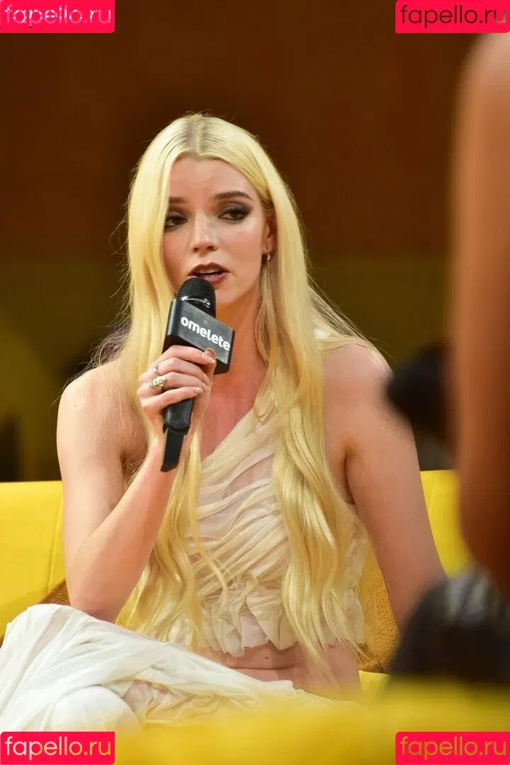 Anya Taylor-Joy / anyataylorjoy / owlicats Onlyfans Photo Gallery 