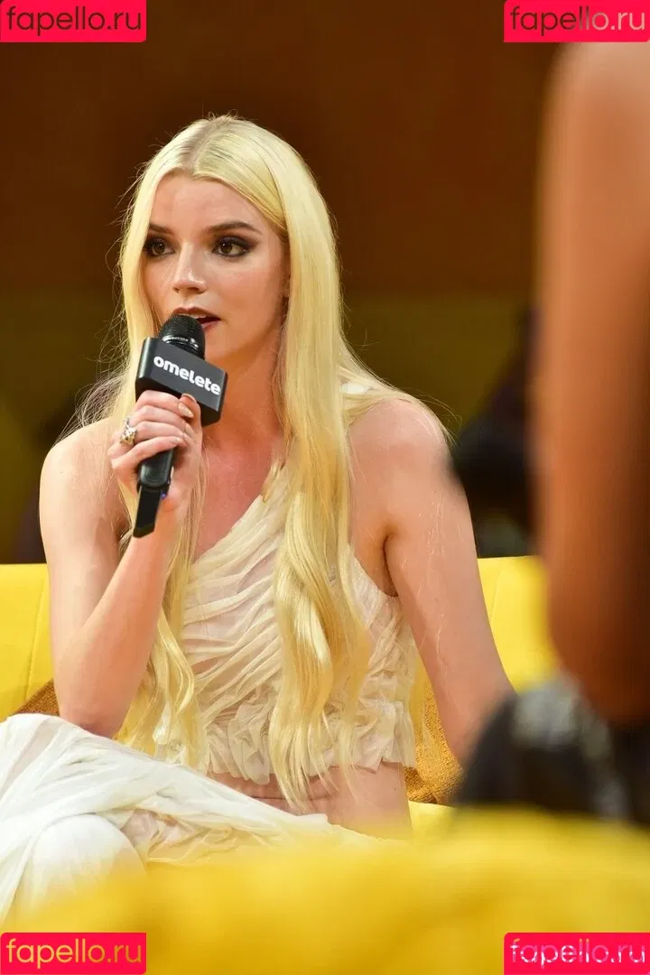 Anya Taylor-Joy / anyataylorjoy / owlicats Onlyfans Photo Gallery 