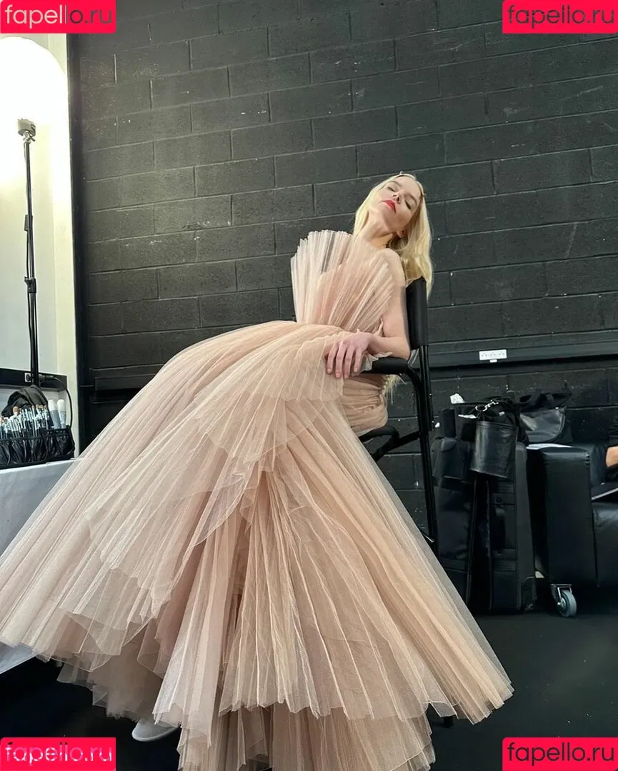 Anya Taylor-Joy / anyataylorjoy / owlicats Onlyfans Photo Gallery 