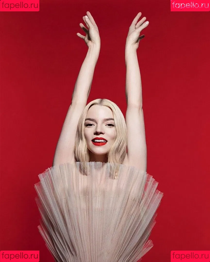 Anya Taylor-Joy / anyataylorjoy / owlicats Onlyfans Photo Gallery 