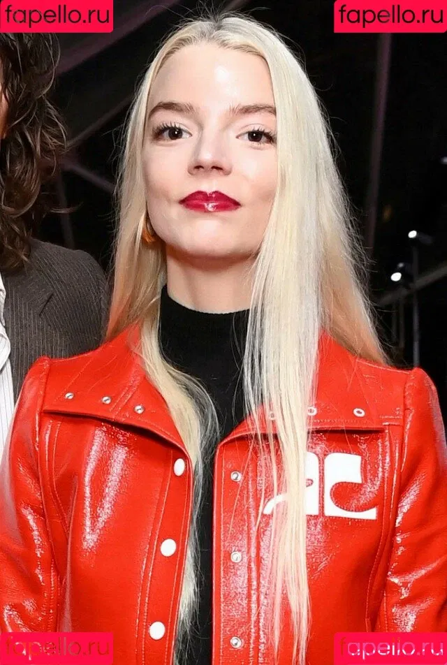 Anya Taylor-Joy / anyataylorjoy / owlicats Onlyfans Photo Gallery 