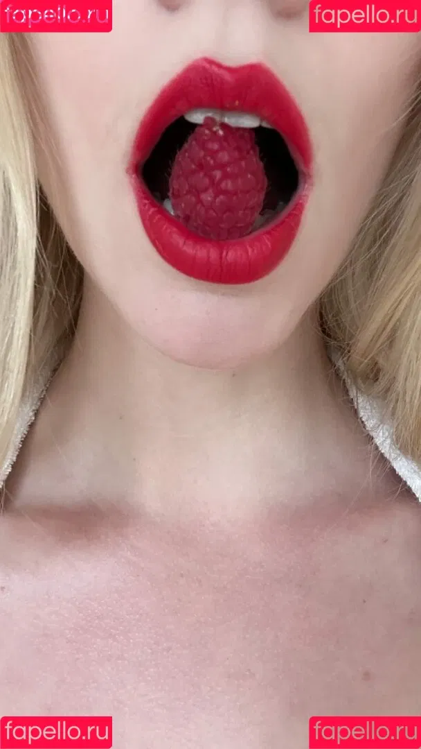 Anya Taylor-Joy / anyataylorjoy / owlicats Onlyfans Photo Gallery 