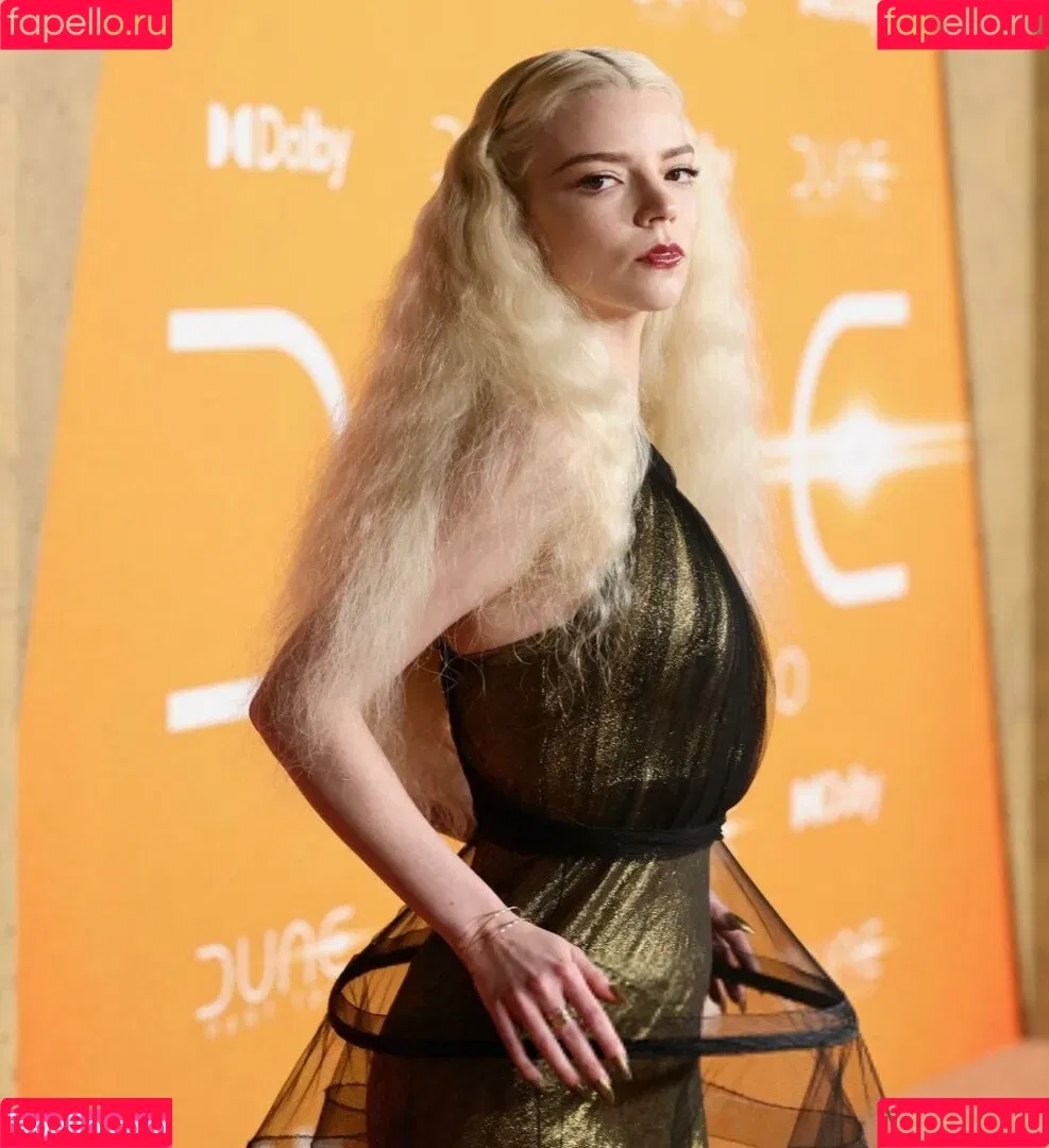 Anya Taylor-Joy / anyataylorjoy / owlicats Onlyfans Photo Gallery 