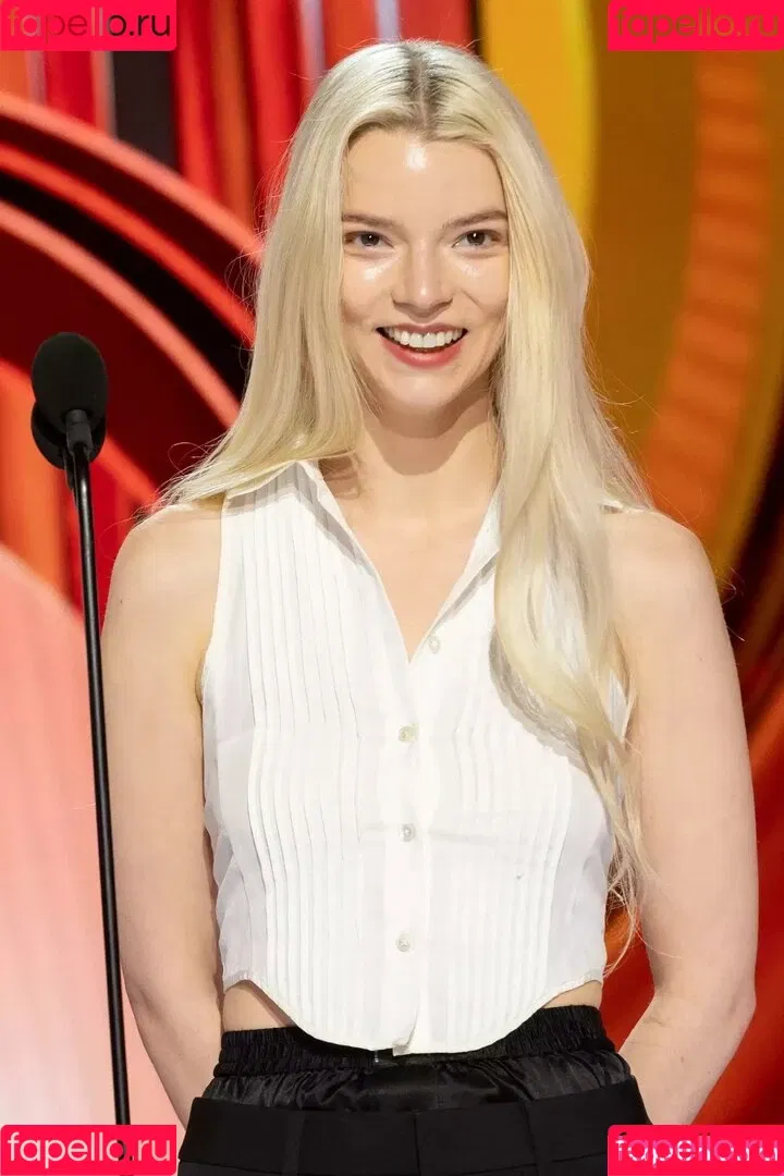 Anya Taylor-Joy / anyataylorjoy / owlicats Onlyfans Photo Gallery 