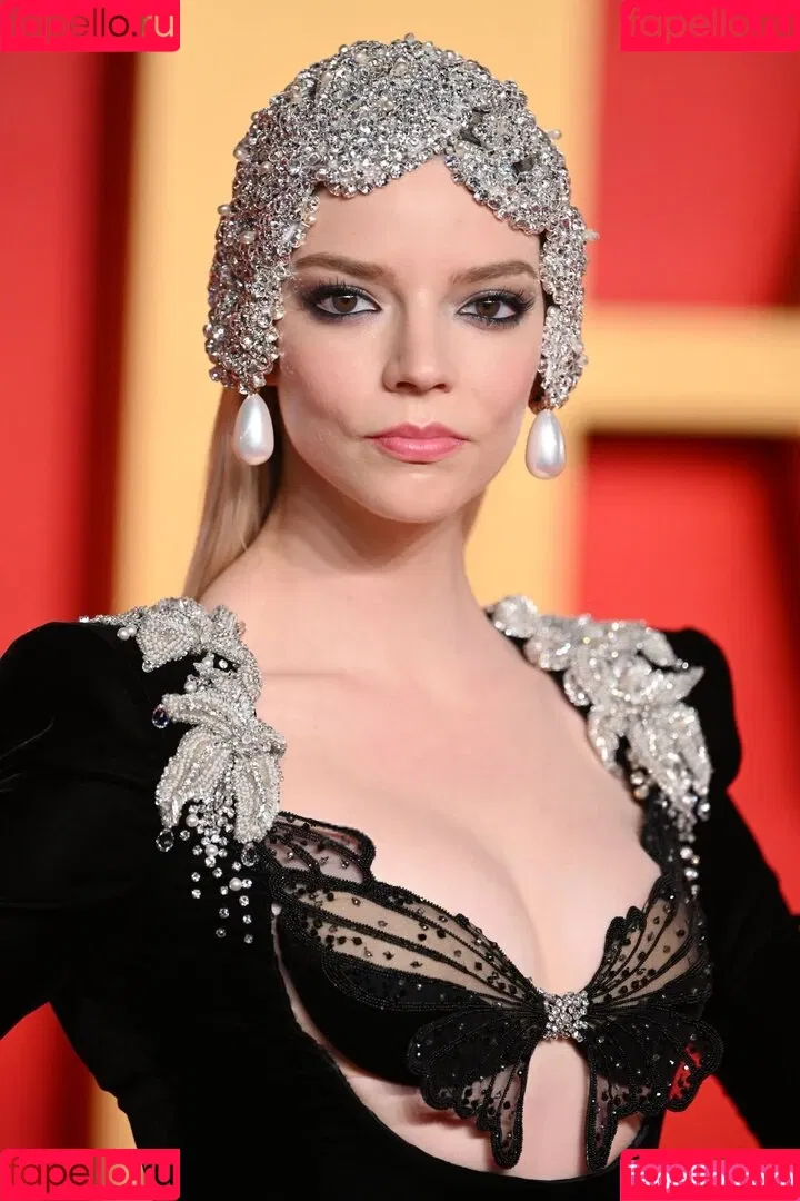 Anya Taylor-Joy / anyataylorjoy / owlicats Onlyfans Photo Gallery 