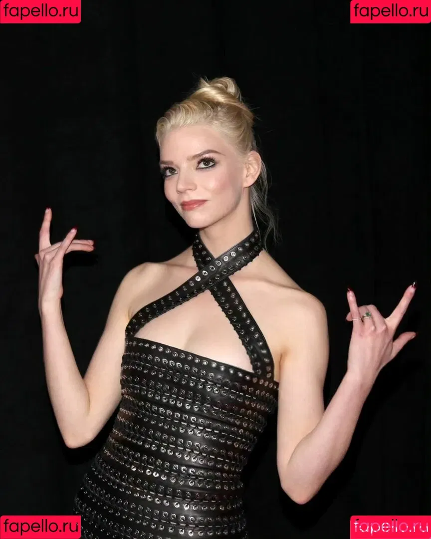 Anya Taylor-Joy / anyataylorjoy / owlicats Onlyfans Photo Gallery 