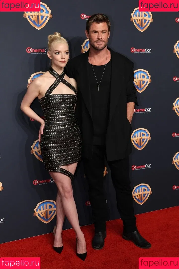 Anya Taylor-Joy / anyataylorjoy / owlicats Onlyfans Photo Gallery 