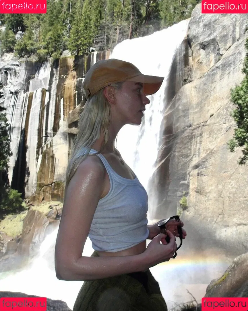 Anya Taylor-Joy / anyataylorjoy / owlicats Onlyfans Photo Gallery 