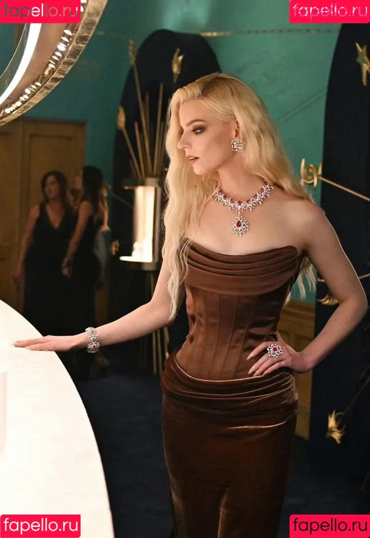Anya Taylor-Joy / anyataylorjoy / owlicats Onlyfans Photo Gallery 