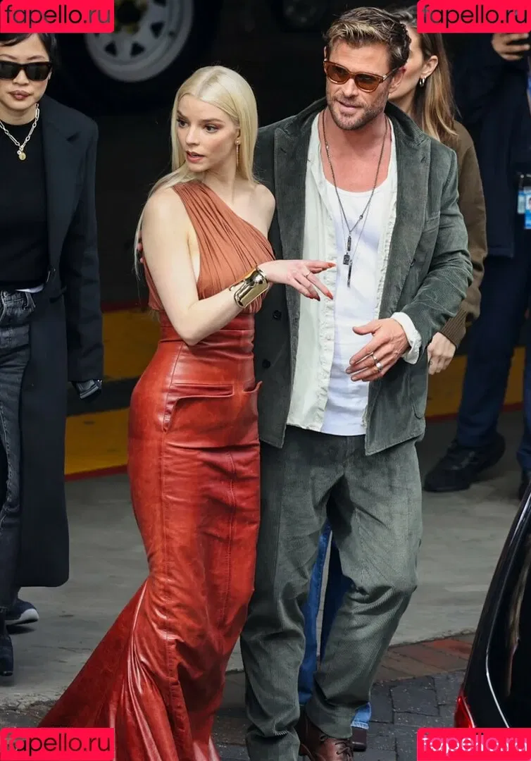 Anya Taylor-Joy / anyataylorjoy / owlicats Onlyfans Photo Gallery 