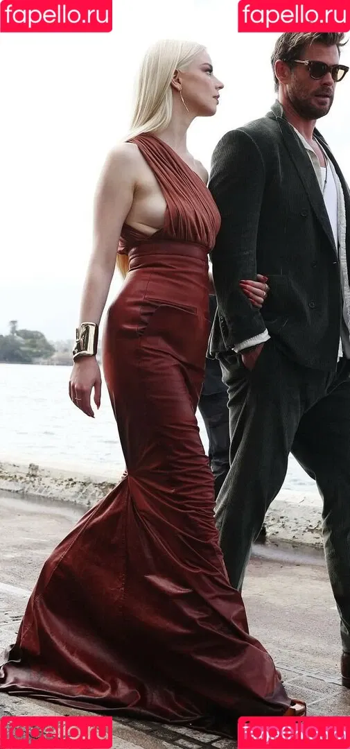 Anya Taylor-Joy / anyataylorjoy / owlicats Onlyfans Photo Gallery 