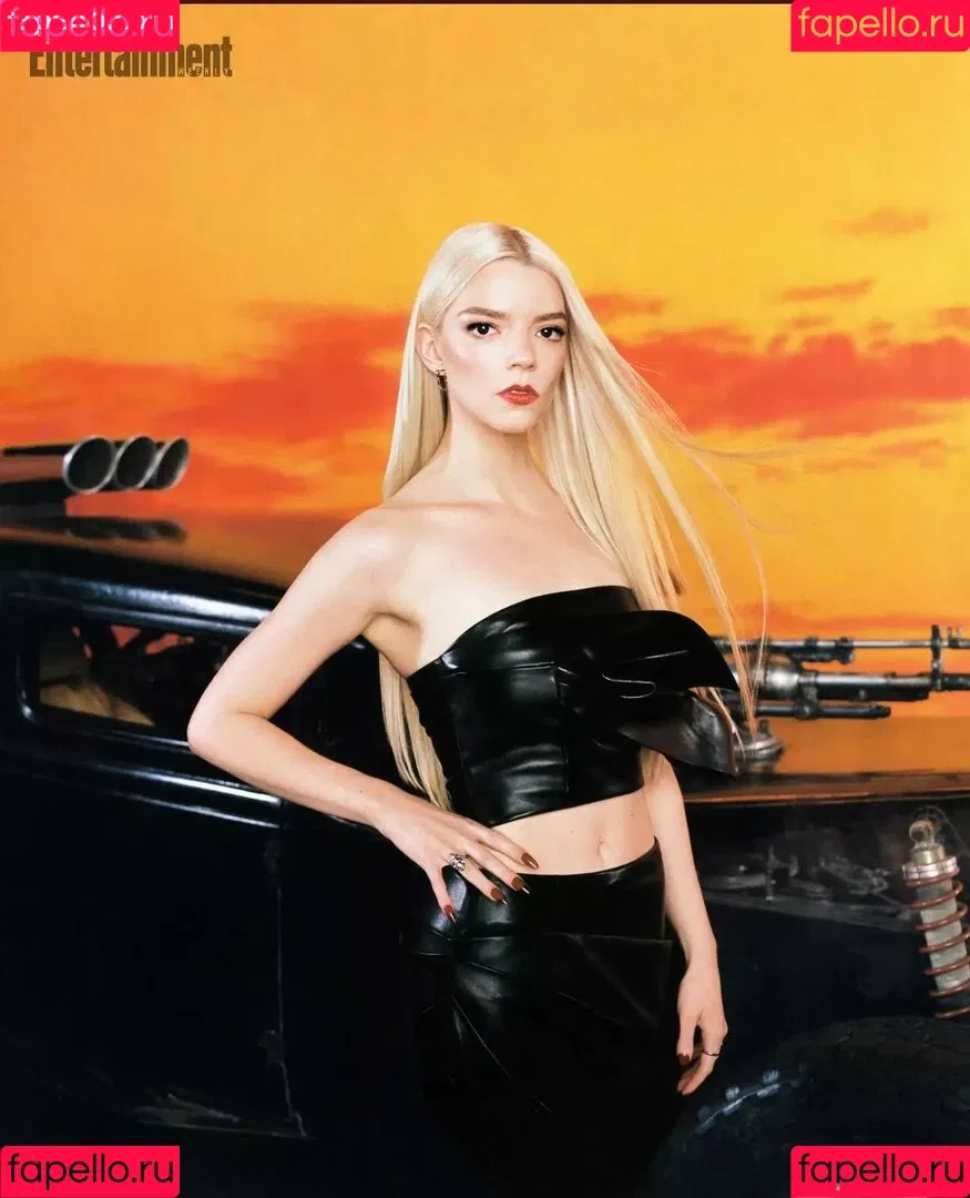 Anya Taylor-Joy / anyataylorjoy / owlicats Onlyfans Photo Gallery 