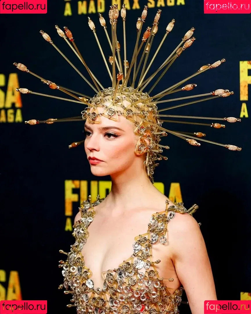 Anya Taylor-Joy / anyataylorjoy / owlicats Onlyfans Photo Gallery 