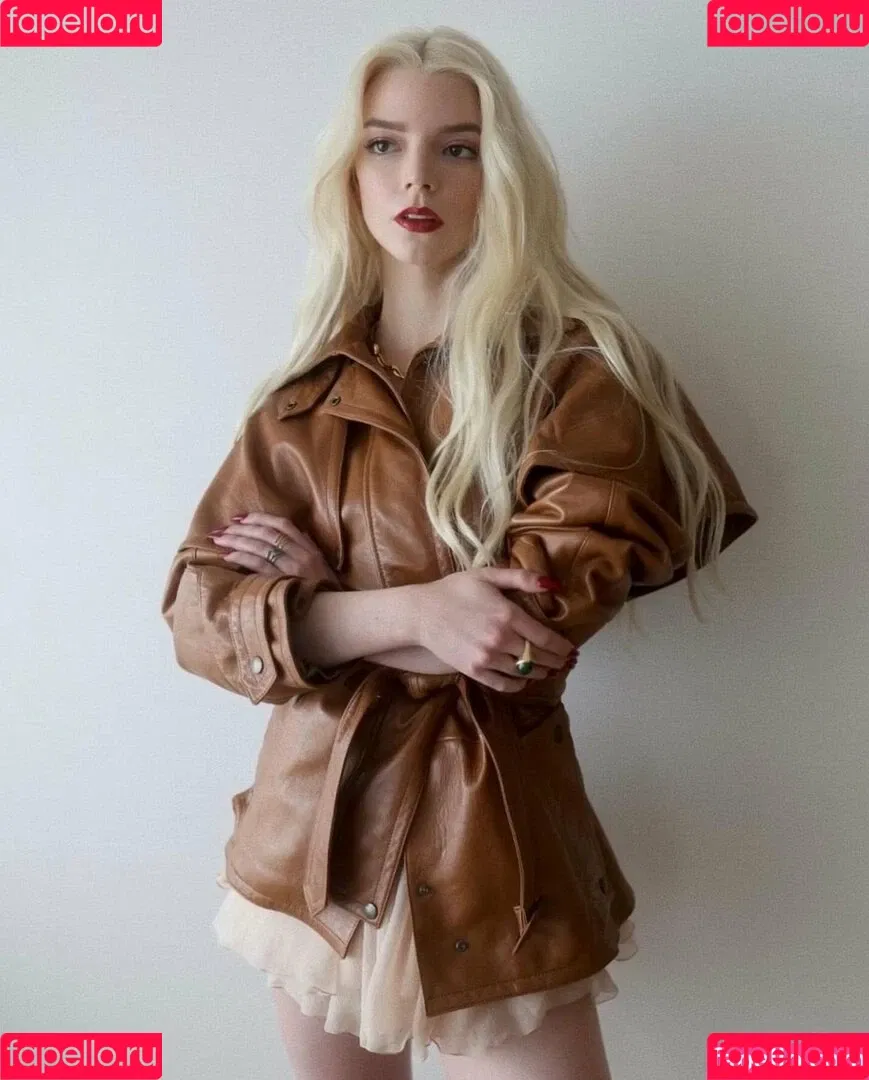 Anya Taylor-Joy / anyataylorjoy / owlicats Onlyfans Photo Gallery 