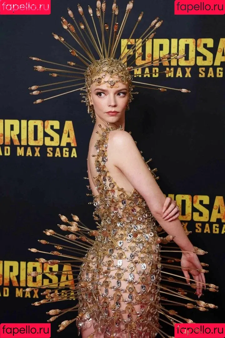 Anya Taylor-Joy / anyataylorjoy / owlicats Onlyfans Photo Gallery 
