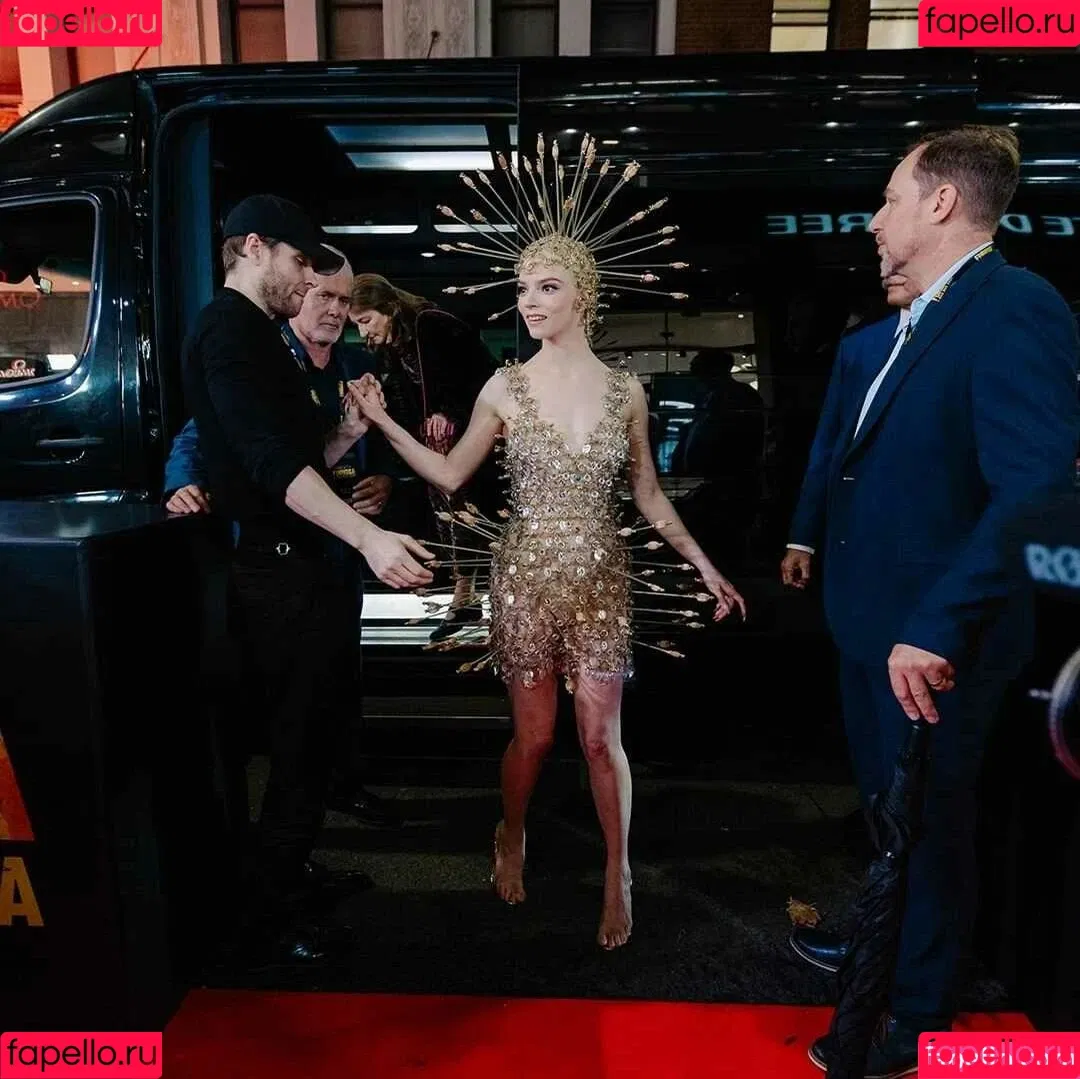 Anya Taylor-Joy / anyataylorjoy / owlicats Onlyfans Photo Gallery 