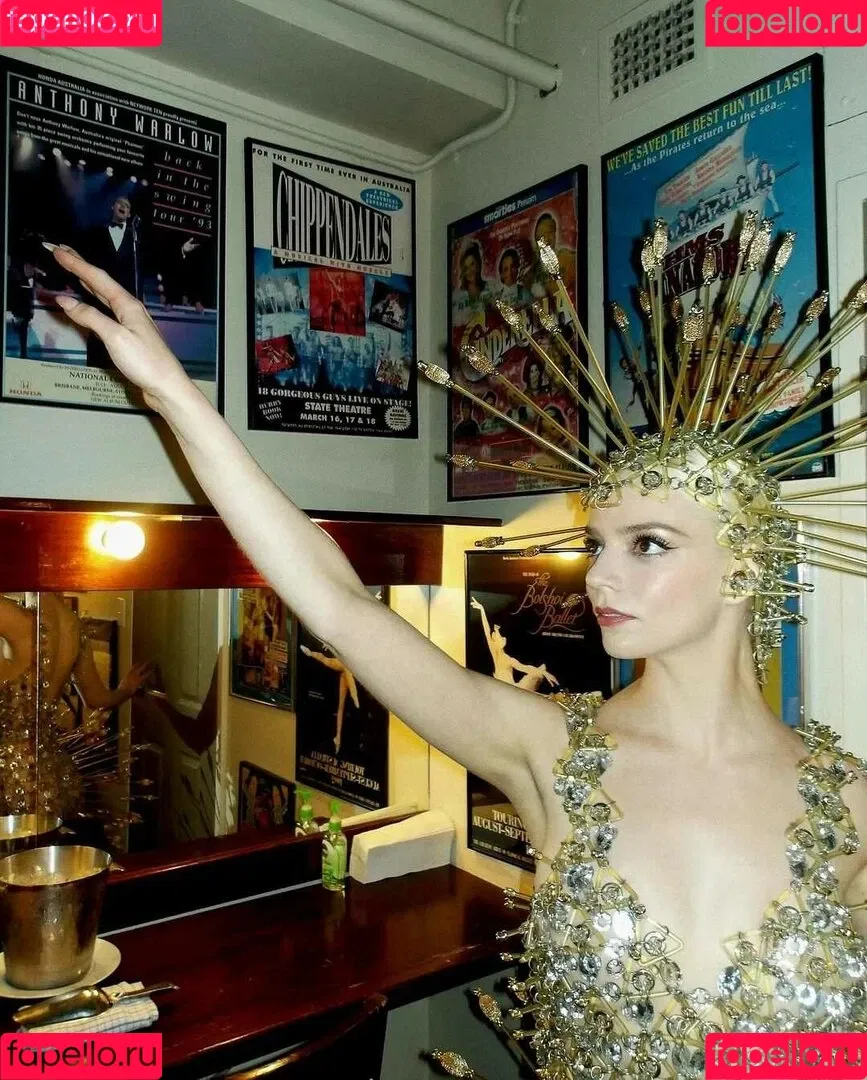 Anya Taylor-Joy / anyataylorjoy / owlicats Onlyfans Photo Gallery 