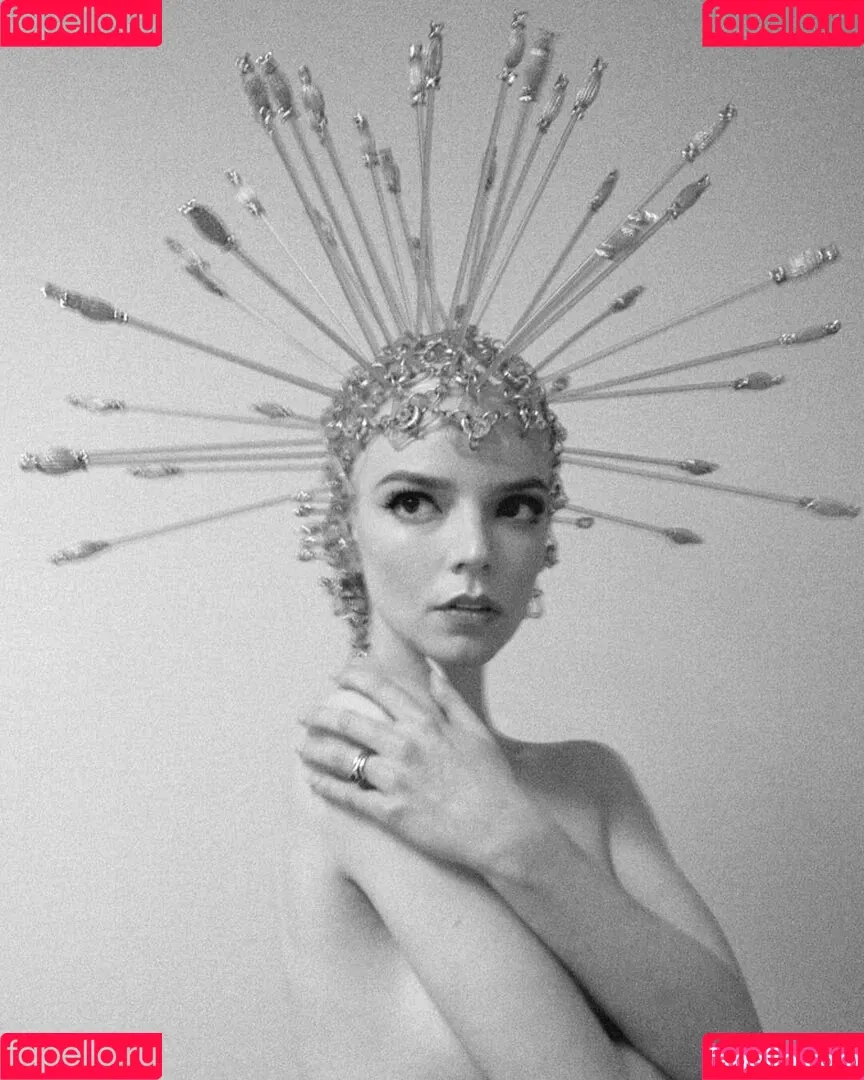 Anya Taylor-Joy / anyataylorjoy / owlicats Onlyfans Photo Gallery 
