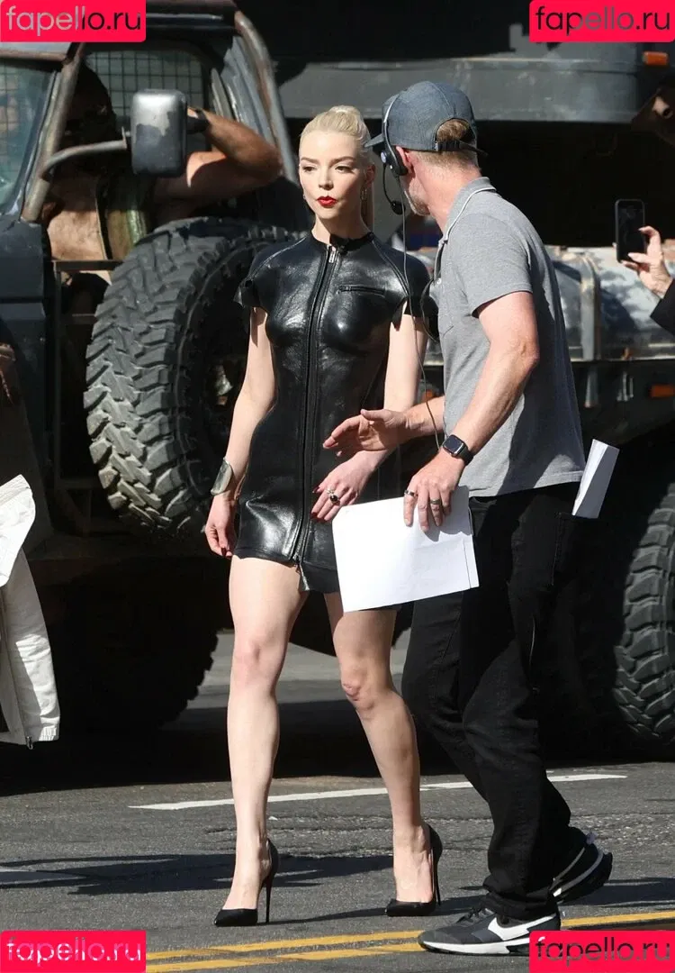 Anya Taylor-Joy / anyataylorjoy / owlicats Onlyfans Photo Gallery 
