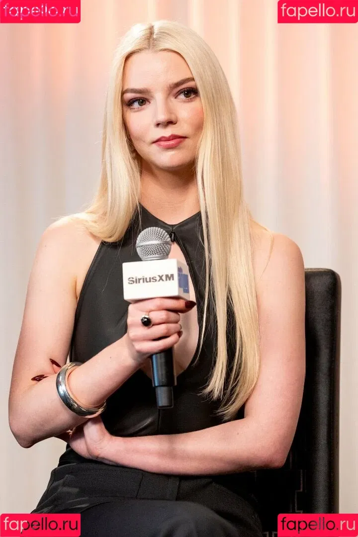 Anya Taylor-Joy / anyataylorjoy / owlicats Onlyfans Photo Gallery 