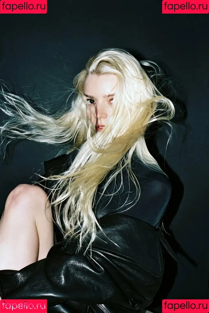 Anya Taylor-Joy / anyataylorjoy / owlicats Onlyfans Photo Gallery 