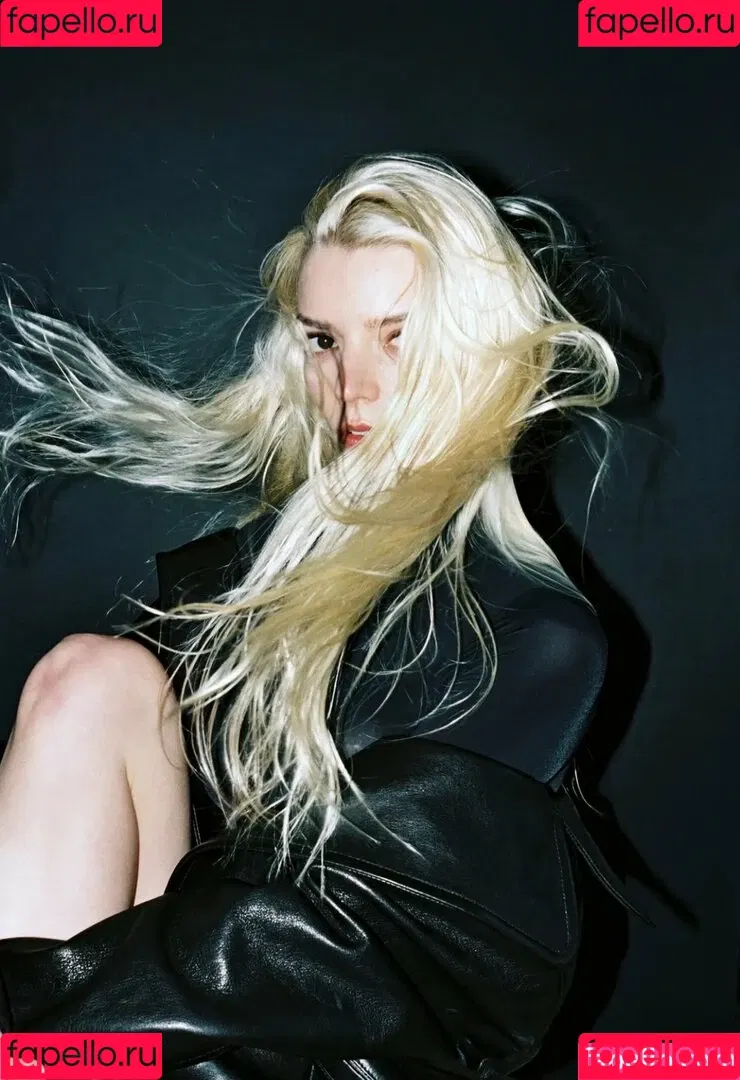Anya Taylor-Joy / anyataylorjoy / owlicats Onlyfans Photo Gallery 