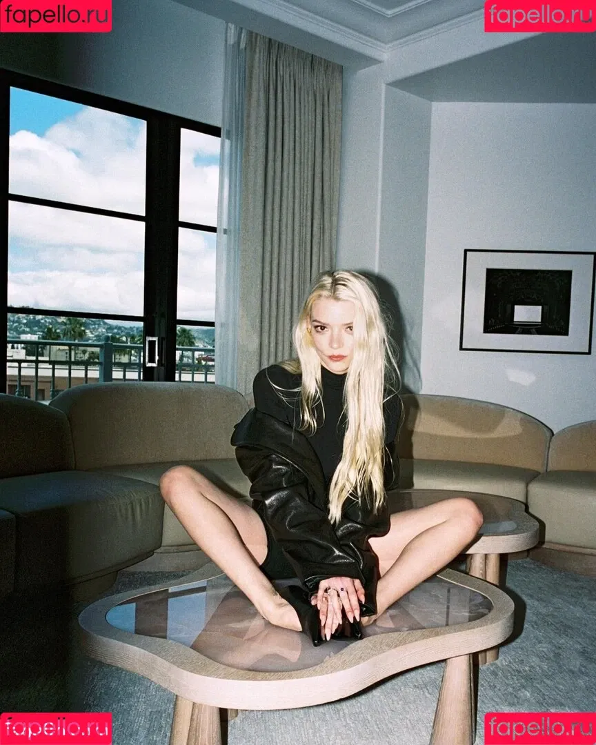Anya Taylor-Joy / anyataylorjoy / owlicats Onlyfans Photo Gallery 