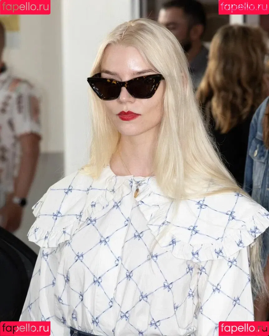 Anya Taylor-Joy / anyataylorjoy / owlicats Onlyfans Photo Gallery 