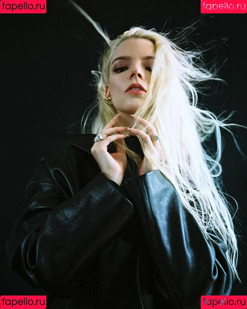 Anya Taylor-Joy / anyataylorjoy / owlicats Onlyfans Photo Gallery 