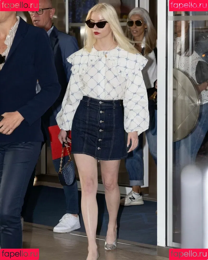 Anya Taylor-Joy / anyataylorjoy / owlicats Onlyfans Photo Gallery 