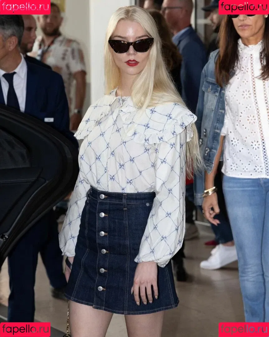 Anya Taylor-Joy / anyataylorjoy / owlicats Onlyfans Photo Gallery 