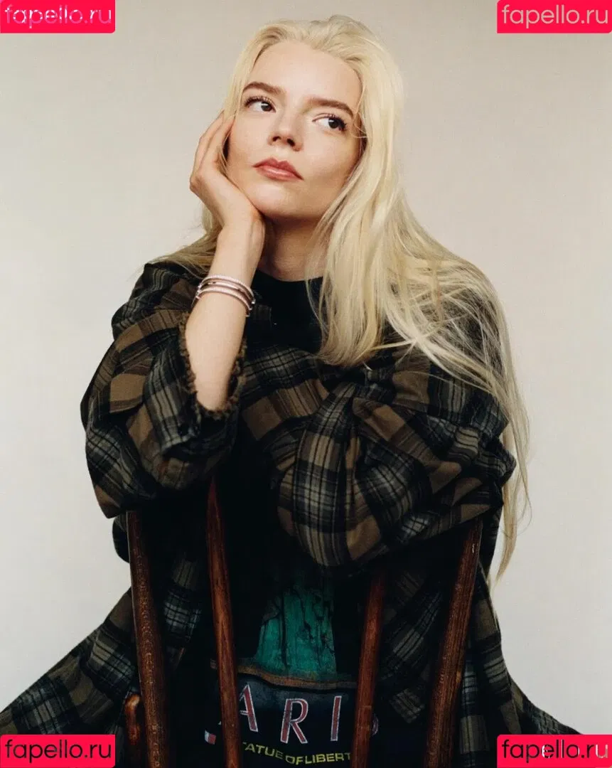 Anya Taylor-Joy / anyataylorjoy / owlicats Onlyfans Photo Gallery 
