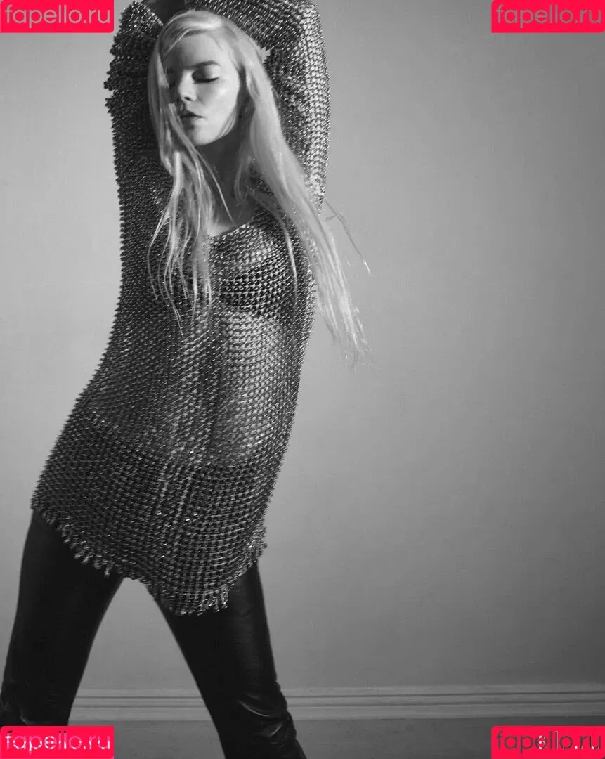 Anya Taylor-Joy / anyataylorjoy / owlicats Onlyfans Photo Gallery 