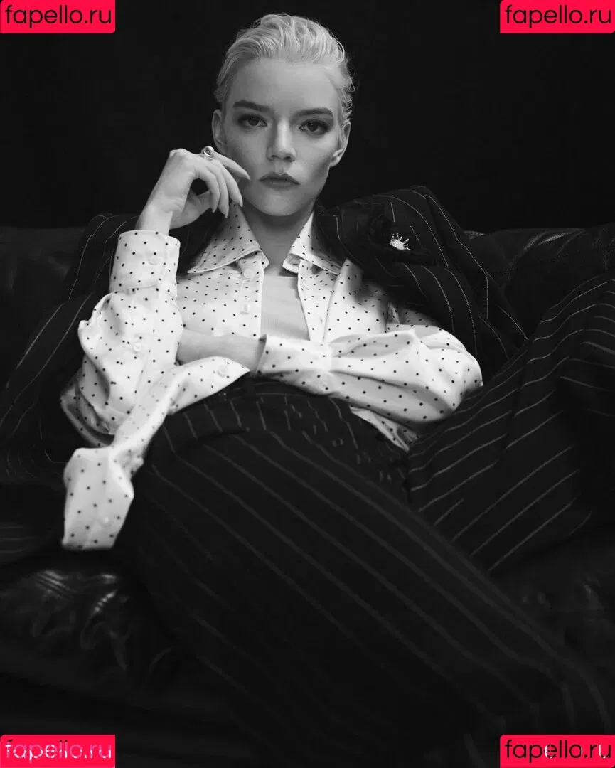 Anya Taylor-Joy / anyataylorjoy / owlicats Onlyfans Photo Gallery 