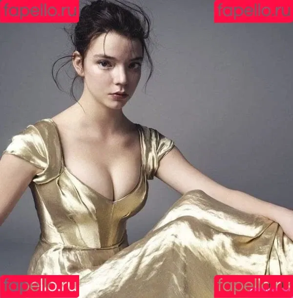 Anya Taylor-Joy / anyataylorjoy / owlicats Onlyfans Photo Gallery 