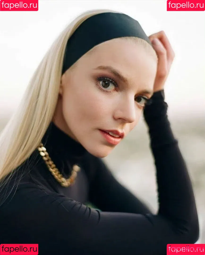 Anya Taylor-Joy / anyataylorjoy / owlicats Onlyfans Photo Gallery 