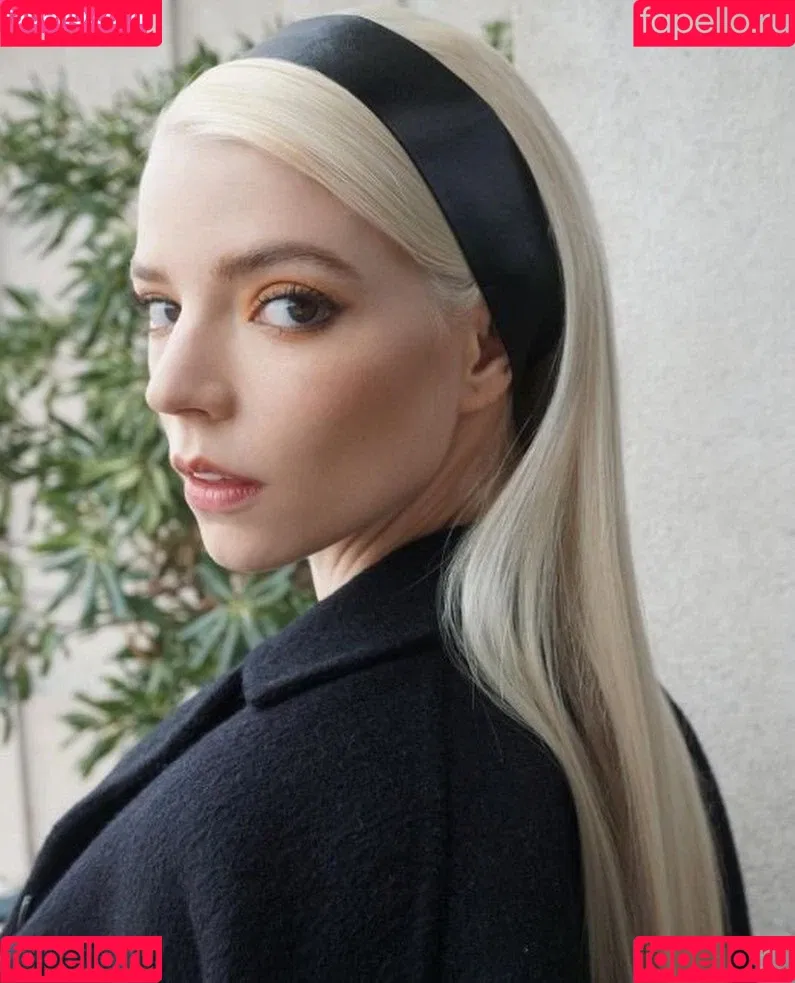 Anya Taylor-Joy / anyataylorjoy / owlicats Onlyfans Photo Gallery 