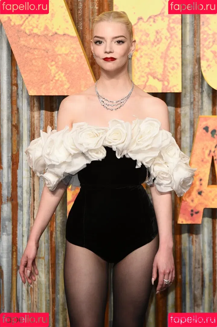 Anya Taylor-Joy / anyataylorjoy / owlicats Onlyfans Photo Gallery 