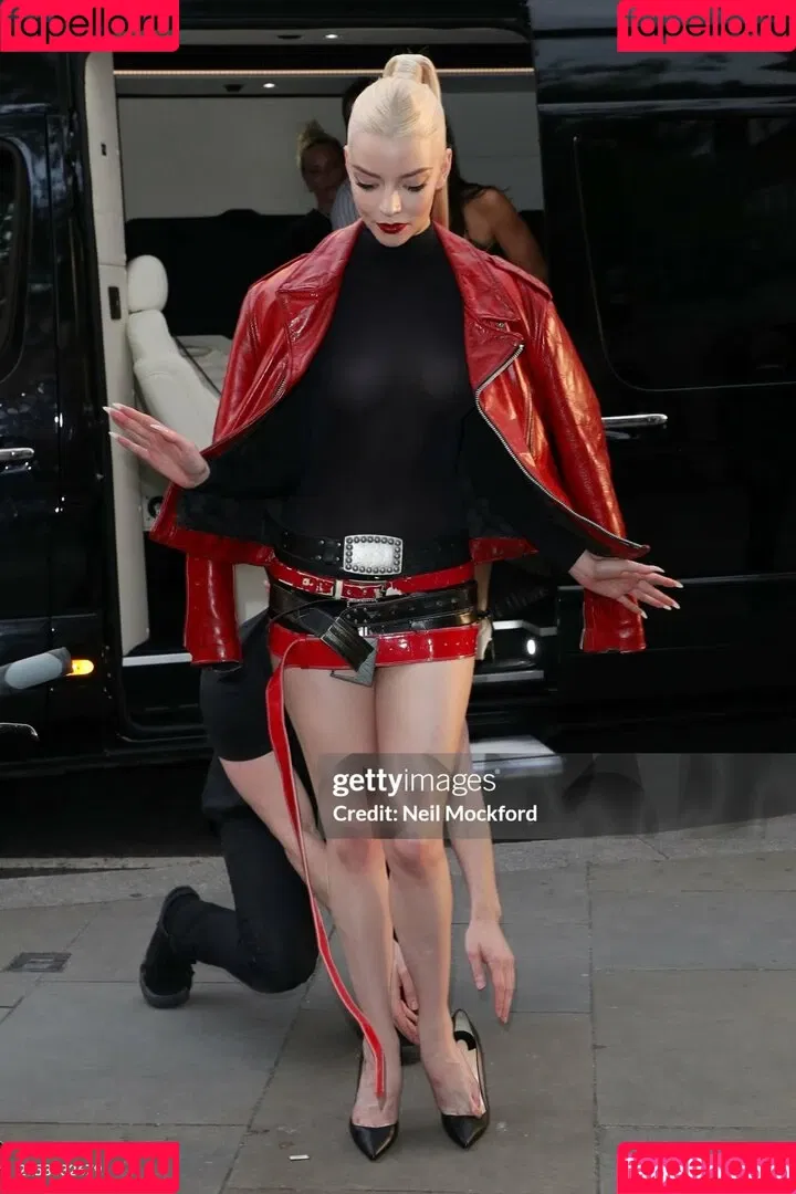 Anya Taylor-Joy / anyataylorjoy / owlicats Onlyfans Photo Gallery 