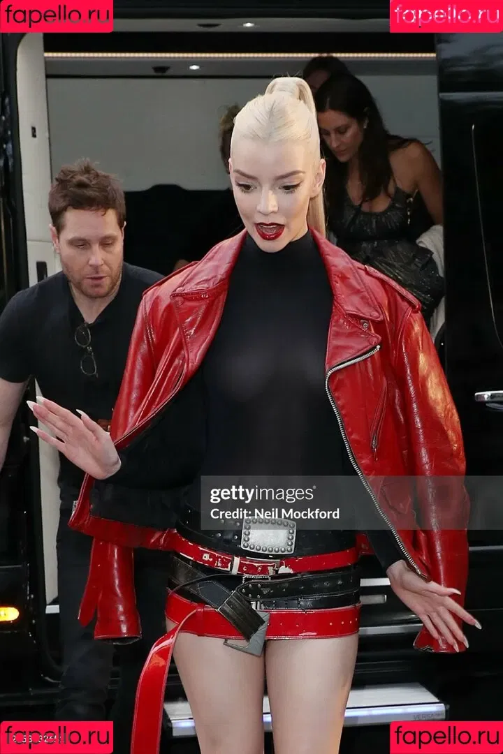 Anya Taylor-Joy / anyataylorjoy / owlicats Onlyfans Photo Gallery 