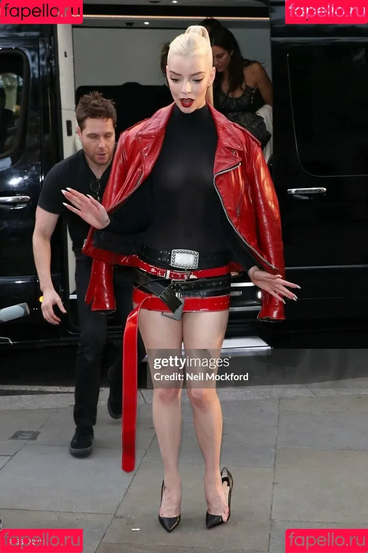 Anya Taylor-Joy / anyataylorjoy / owlicats Onlyfans Photo Gallery 