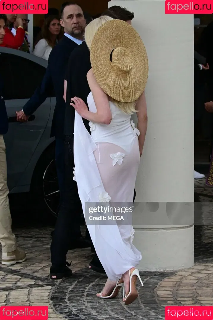 Anya Taylor-Joy / anyataylorjoy / owlicats Onlyfans Photo Gallery 